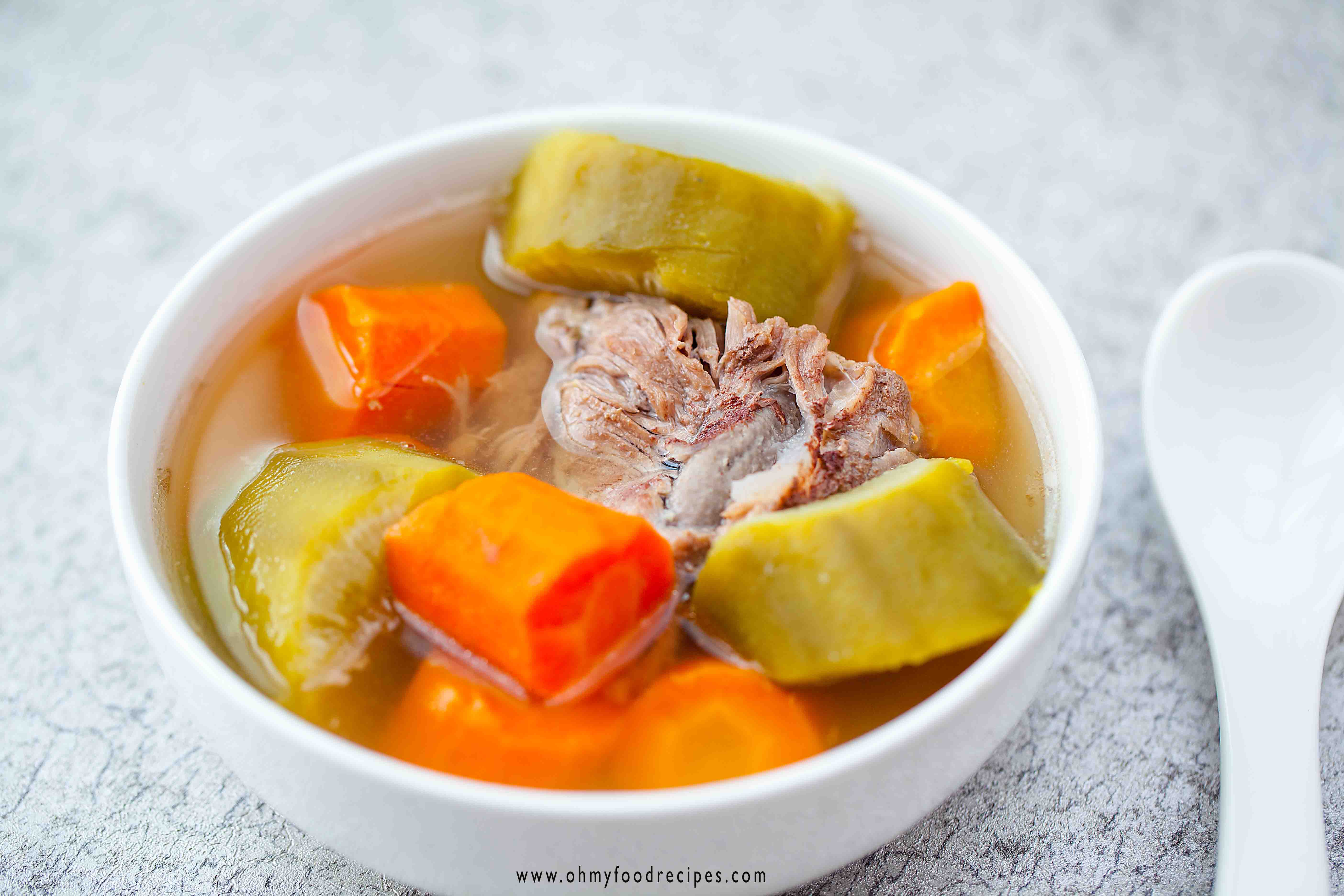 Green Radish Carrot Pork Bone Soup-image