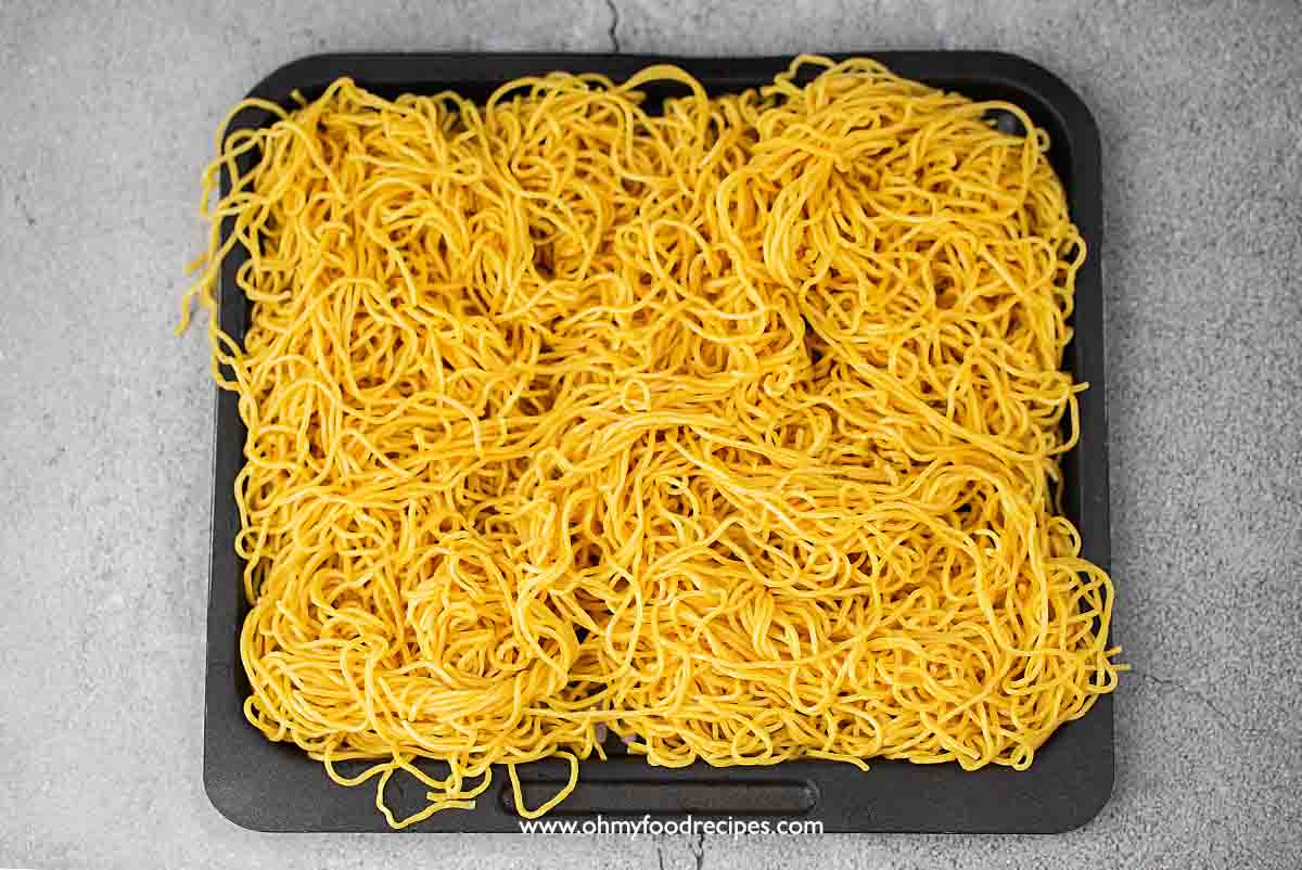 noodles place on the tray top view