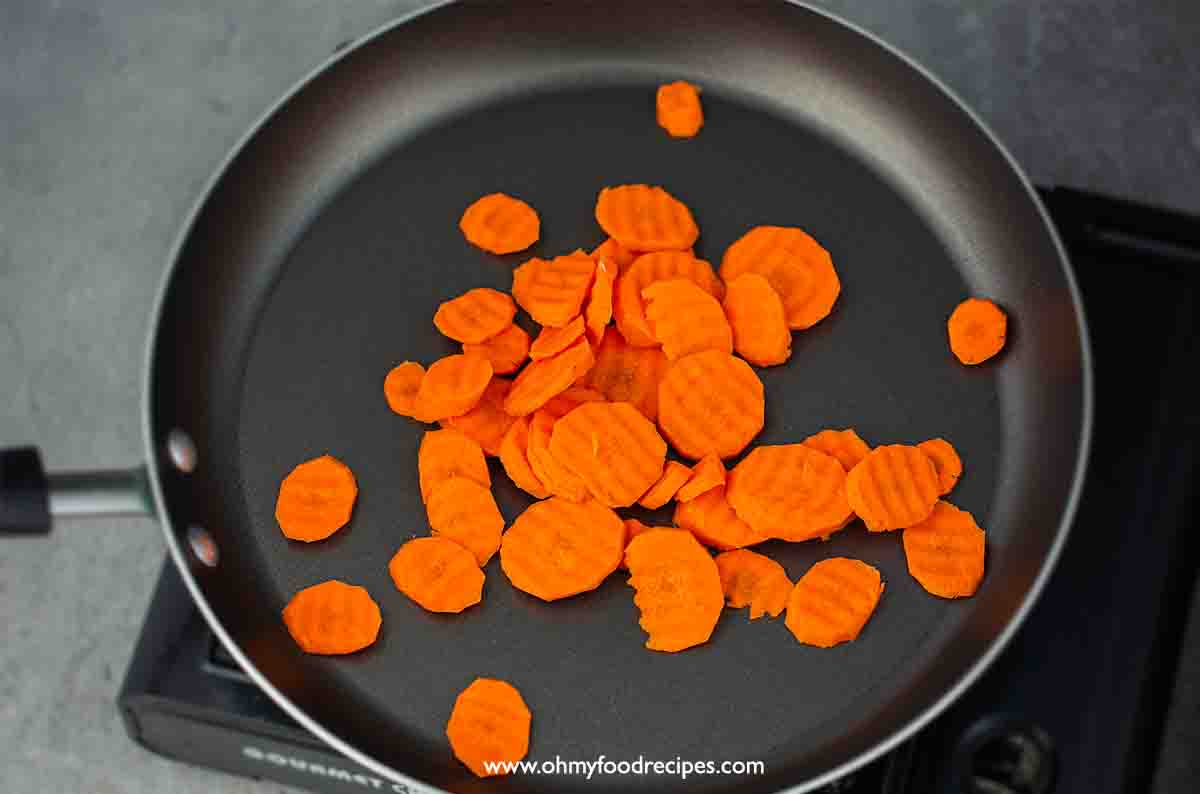 stir fry carrots in the pan top view