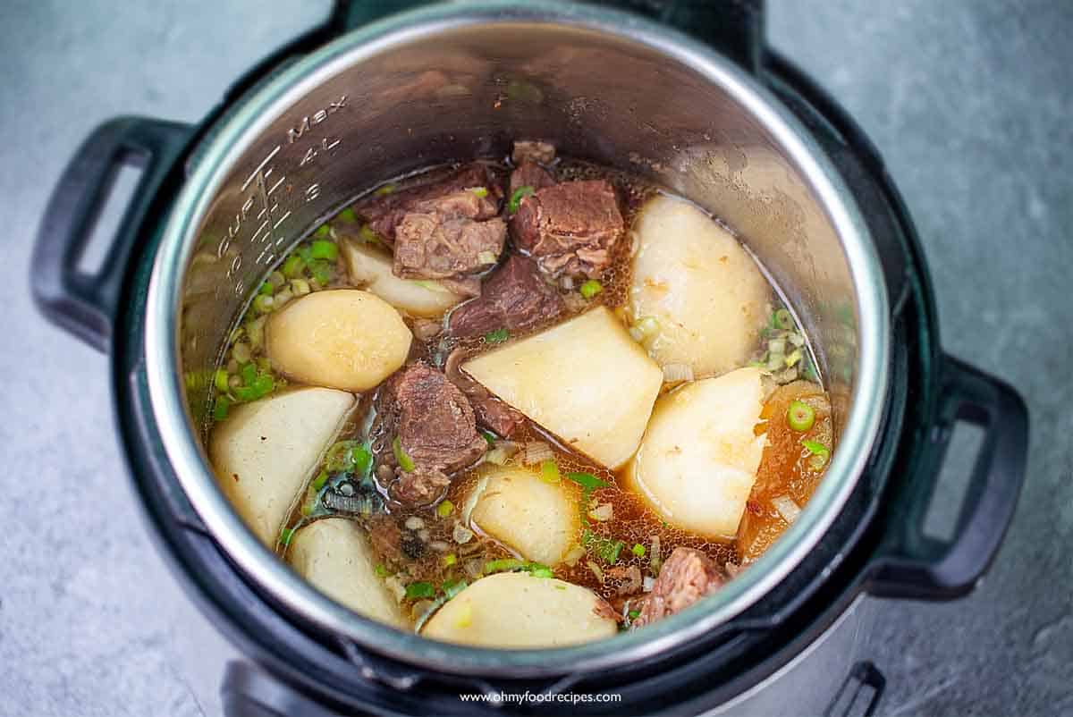 Braised Beef and Radish (蘿蔔炆牛腩) Oh My Food Recipes