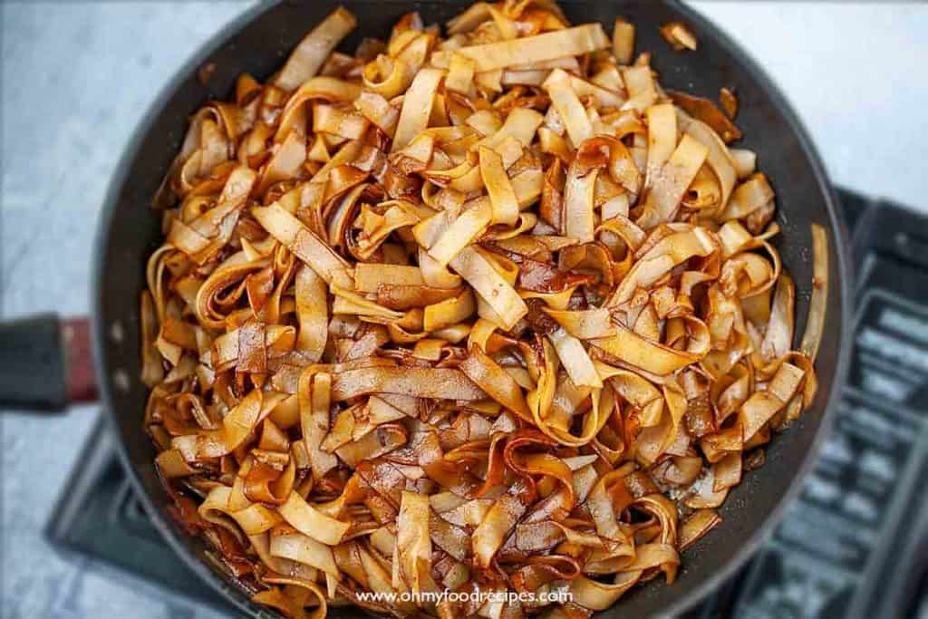 Beef Chow Fun Recipe (Authentic Cantonese Rice Noodles)