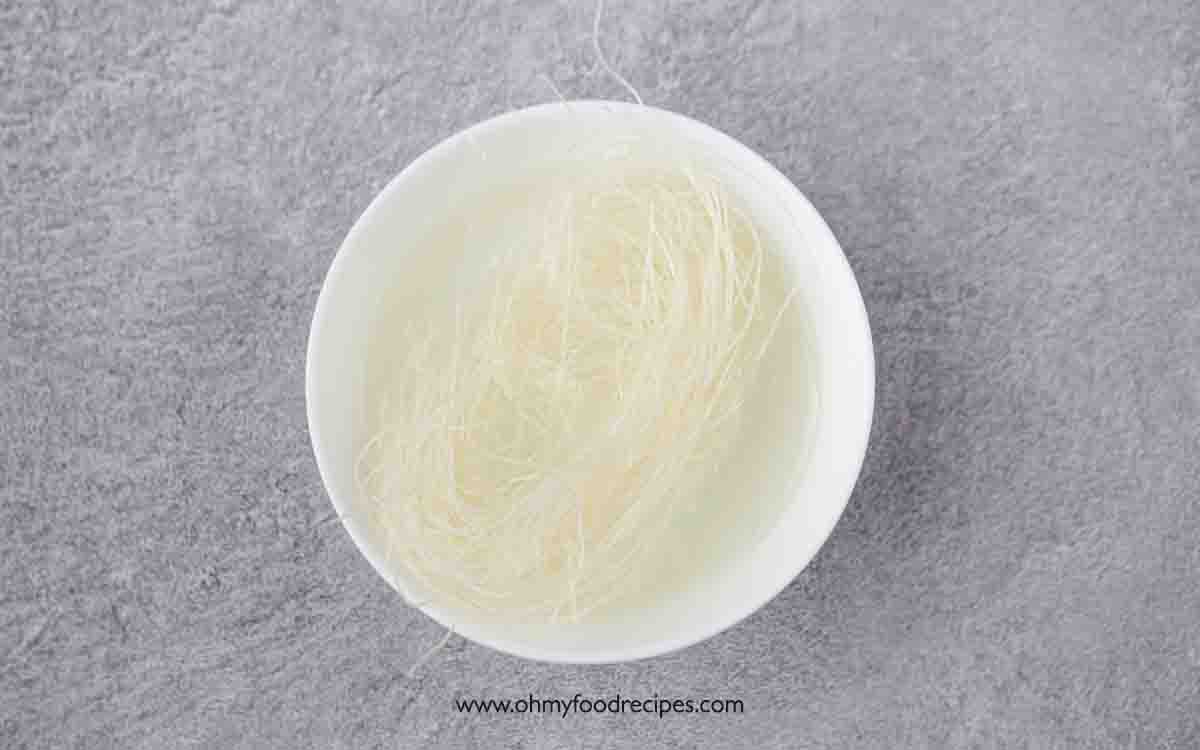 soaking mung bean vermicelli noodle in the bowl to top view